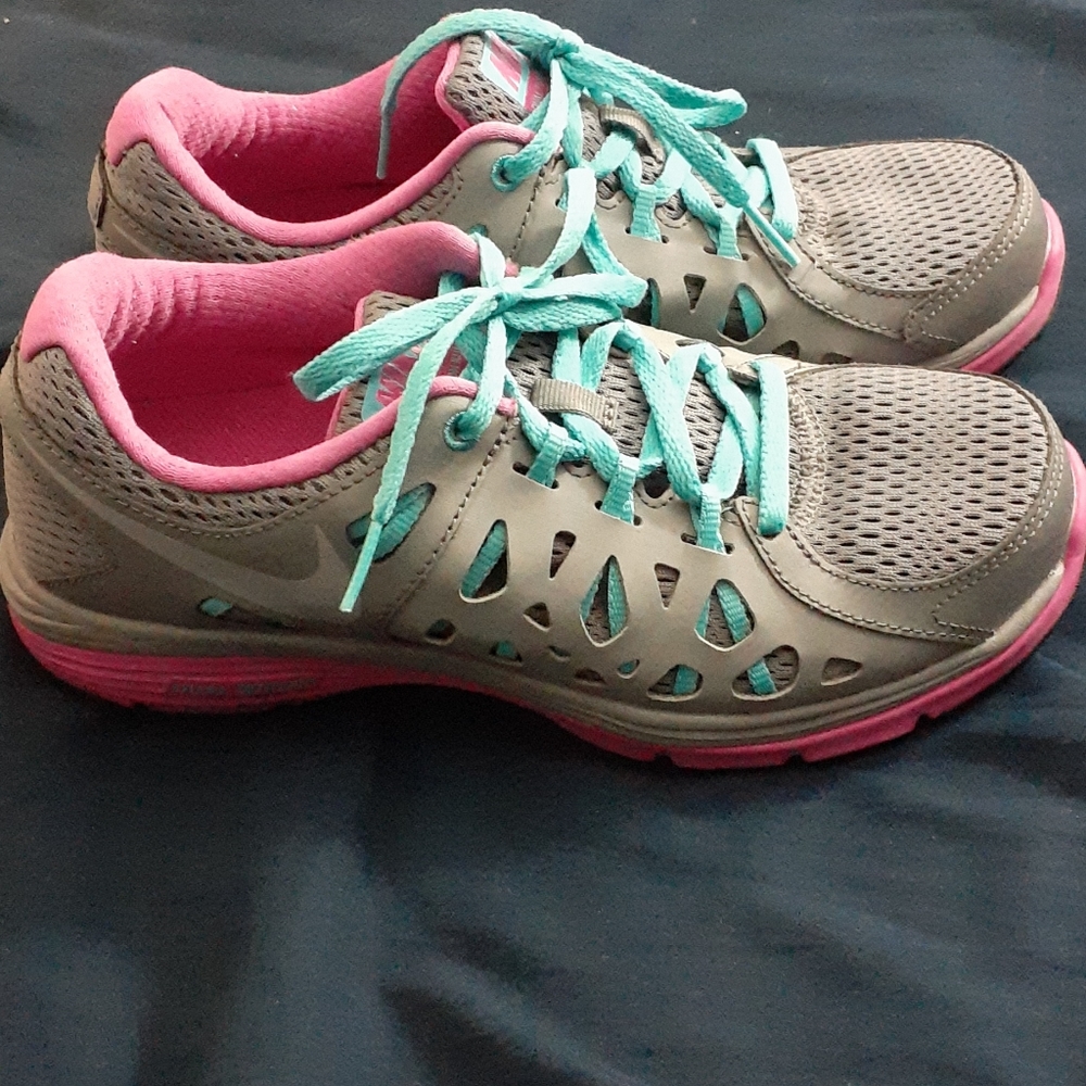Sneakers size 7